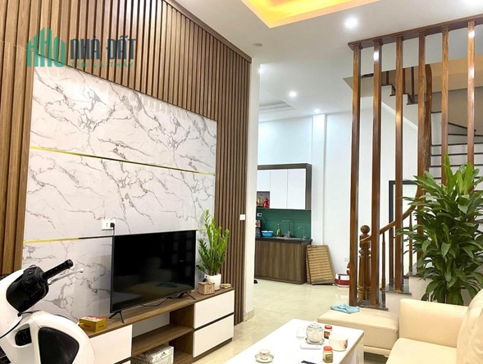 HIẾM ĐÊ LA THÀNH – NHÀ ĐẸP DÂN XÂY, Ô TÔ ĐỖ CỬA - 2 THOÁNG - TẶNG NỘI THẤT XỊN SÒ – 3T x 42M2, 5.5