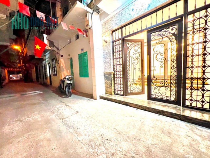 Nhà mới đẹp, thang máy, cạnh Lăng Bác, gần phố, gần bãi đỗ xe tại Ngọc Hà, Ba Đình