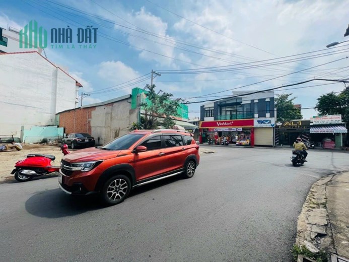 Bán gấp 2 căn nhà liền kề mặt tiền đường 7, Linh Trung, TP Thủ Đức. 180m2 ngang 9m