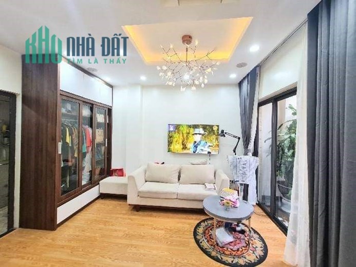 Bán nhà phố Tôn Đức Thắng, ngõ ô tô tránh, ô tô vào nhà.