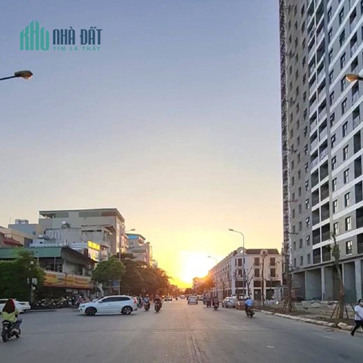 Bán đất 70m2 tặng nhà 300m2 sử dụng tại Trâu Quỳ, Gia Lâm. Đường 10m KD tốt. Lh 0989894845.