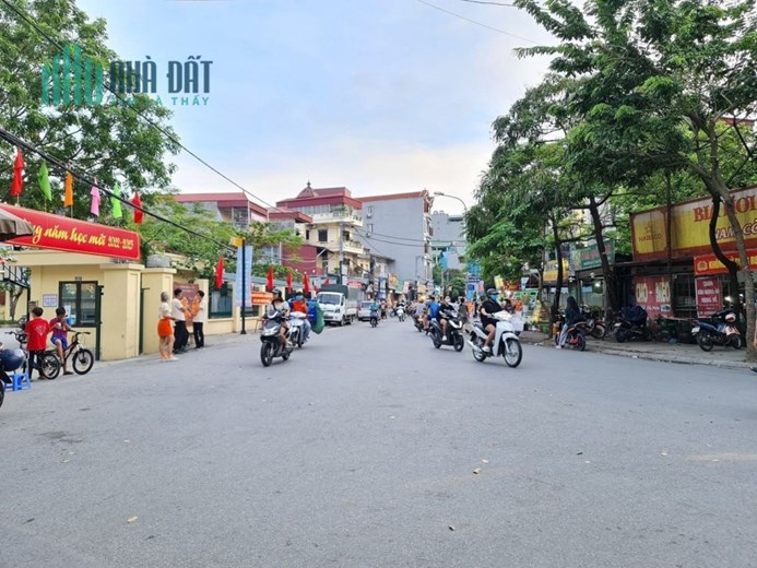 74m2 đất tại Trâu Quỳ, Gia Lâm, Hà Nội. Chỉ 88tr.m2. Lh 0989894845 đường 10m kinh doanh tốt.