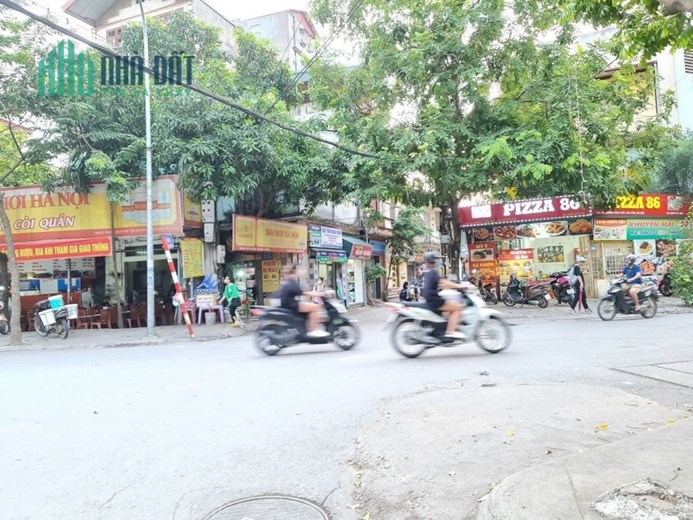 74m2 đất tại Trâu Quỳ, Gia Lâm, Hà Nội. Chỉ 88tr.m2. Lh 0989894845 đường 10m kinh doanh tốt.