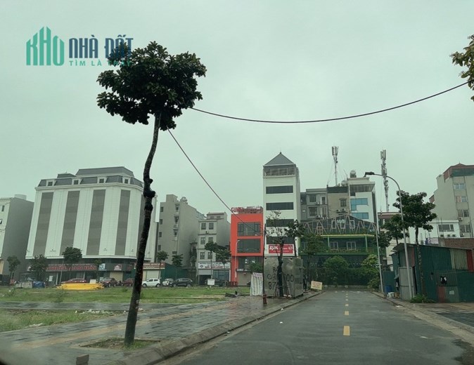 BÁN TÒA NHÀ CAO TẦNG MẶT PHỐ NGUYỄN VĂN CỪ - LONG BIÊN: DT 1650M2 - MT 40M - GIÁ NHỈNH 200 TỶ