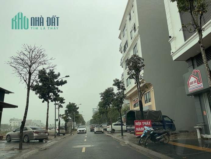 BÁN TÒA NHÀ CAO TẦNG MẶT PHỐ NGUYỄN VĂN CỪ - LONG BIÊN: DT 1650M2 - MT 40M - GIÁ NHỈNH 200 TỶ