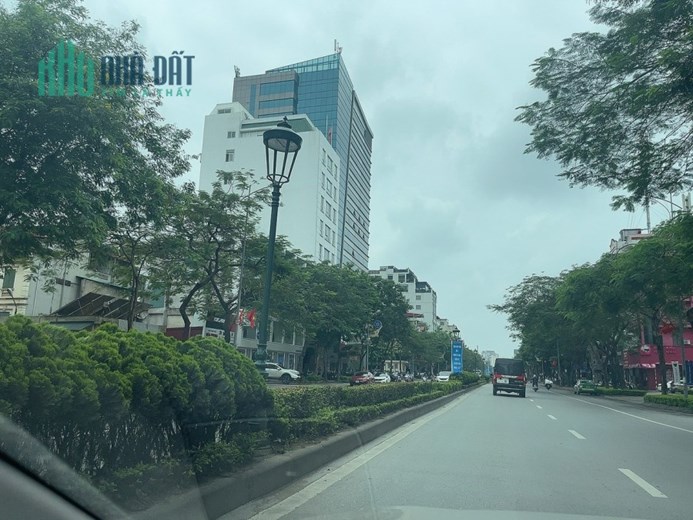 BÁN TÒA NHÀ CAO TẦNG MẶT PHỐ NGUYỄN VĂN CỪ - LONG BIÊN: DT 1650M2 - MT 40M - GIÁ NHỈNH 200 TỶ