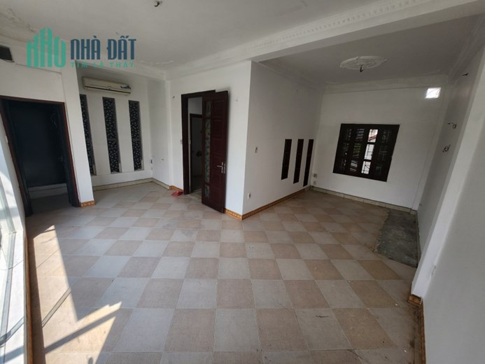 Chính chủ cho thuê nhà mặt phố Lô góc 424 Tây Sơn - Ngã Tư Sở- Diện tích 40m x 3 Tầng. Mặt tiền
