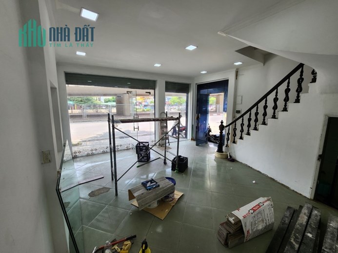 Chính chủ cho thuê nhà mặt phố Lô góc 424 Tây Sơn, Ngã Tư Sở- Diện tích 40m x 3 Tầng. Mặt tiền
