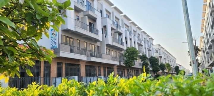 Chỉ nhỉnh 3 tỷ có ngay nhà phố 4 tầng đối diện chung cư tại Vsip Bắc Ninh