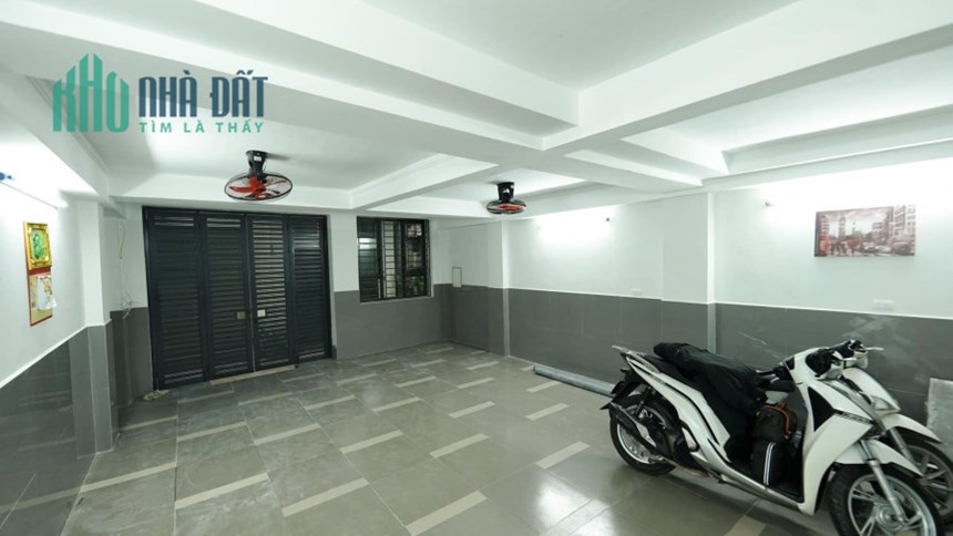 BÁN TÒA CCMN 7 TẦNG THANG MÁY FUN NỘI THẤT XIN DÒNG TIỀN 670TR/NĂM LAC TRUNG