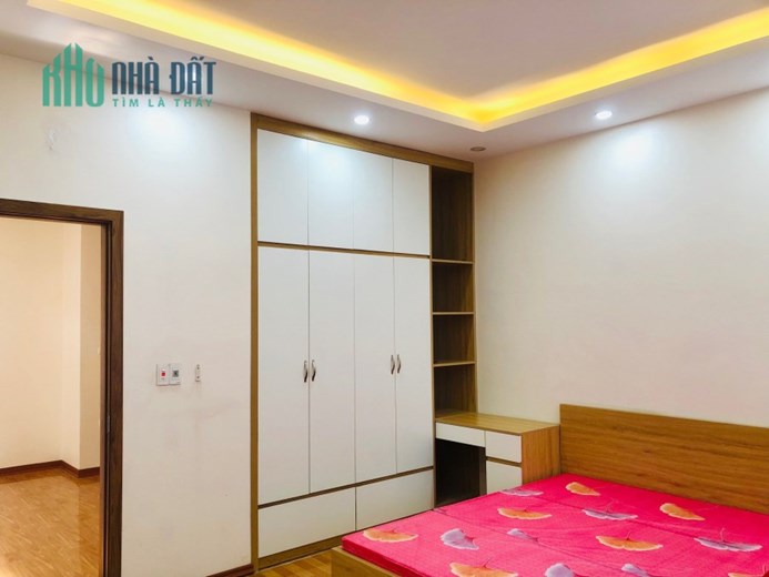 Cho thuê nhà hoàn thiện nguyên căn Centa City 3 tầng, 4 phòng ngủ 0989.558.302