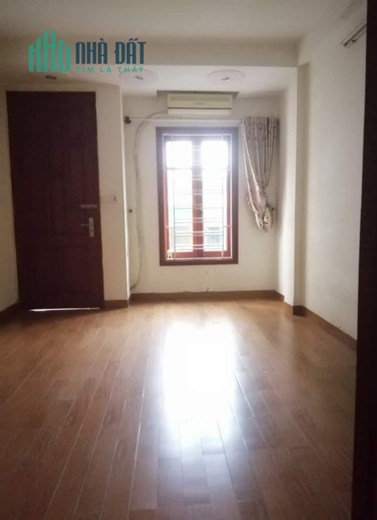 Nhà đẹp cho thuê 𝙉𝑮𝙐𝒀𝙀̂𝑵 𝑪𝘼̆𝑵 đường Tam Trinh, mặt ngõ thông ô tô tránh. 42m, 5 ngủ,