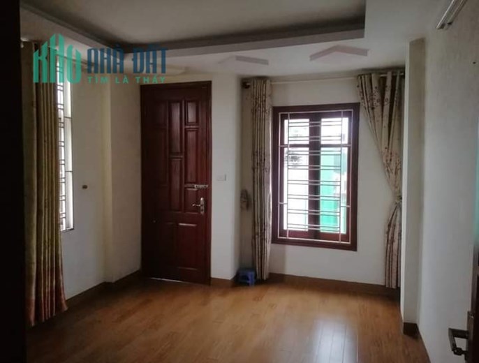 Nhà đẹp cho thuê 𝙉𝑮𝙐𝒀𝙀̂𝑵 𝑪𝘼̆𝑵 đường Tam Trinh, mặt ngõ thông ô tô tránh. 42m, 5 ngủ,
