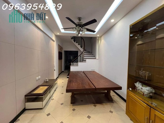 CHỦ CẦN CHUYỂN NHÀ GẤP, GIẢM SỐC 300TR CĂN NHÀ ĐẸP LONG LANH PHỐ XÃ ĐÀN, QUẬN ĐỐNG ĐA, 3 BƯỚC CHÂN