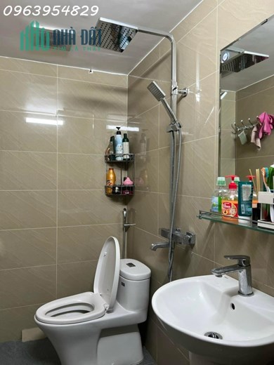 CHỦ ĐANG LÀM GIẤY TỜ ĐI NƯỚC NGOÀI ĐỊNH CƯ VỚI CON CÁI, GIẢM SỐC 200TR CĂN NHÀ DÂN XÂY PHỐ PHÁO ĐÀI