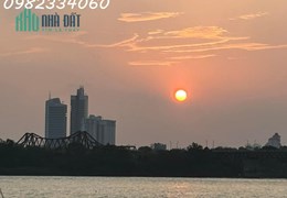 Cần cho thuê MT kinh doanh view đẹp sát bờ sông, có thể ngắm cầu Long Biên, Chương Dương