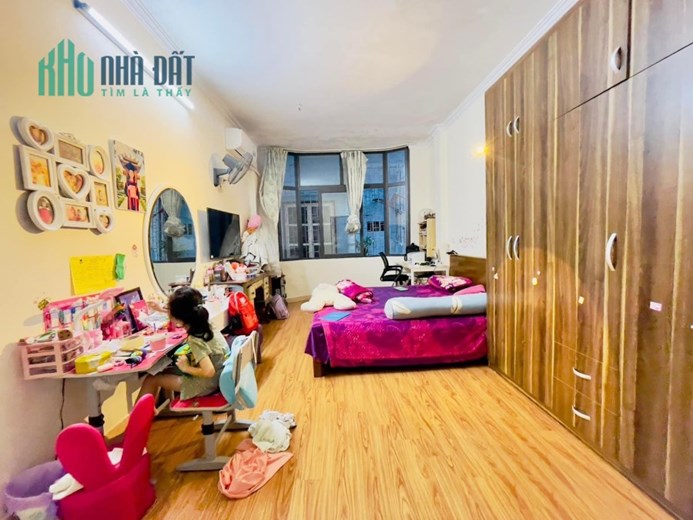 Bán Nhà Tân Mai, 37m x 4 tầng, 3.45 tỷ, ô tô đỗ cổng