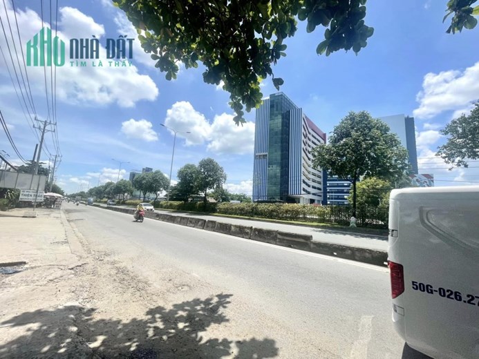 MT ĐƯỜNG 12M - MUA ĐẤT TẶNG NHÀ 4 TẦNG - CHỈ 20TR/M2 - 432M2 - NHỈNH 11 TỶ