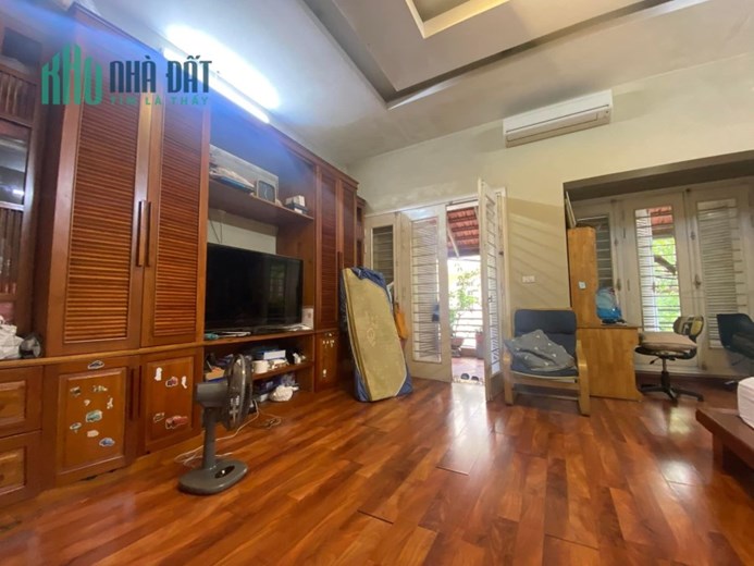 Bán nhà đường Âu Cơ, Tây Hồ, vị trí đẹp, trước nhà ô tô tránh, mặt tiền rộng, 105m, 26 tỷ