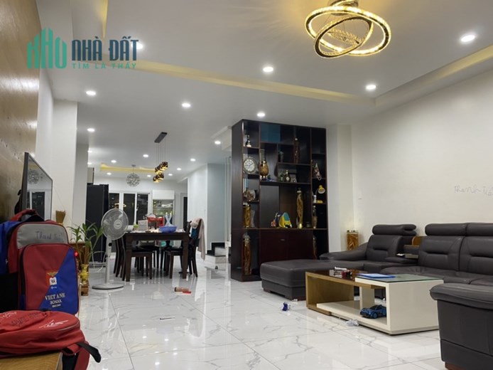 Bán nhà 125m2 (5x25) tại TP Thủ Dầu Một, SHR, chỉ 5 tỷ. Lh:0946674674.