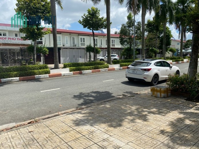Bán nhà 125m2 (5x25) tại TP Thủ Dầu Một, SHR, chỉ 5 tỷ. Lh:0946674674.