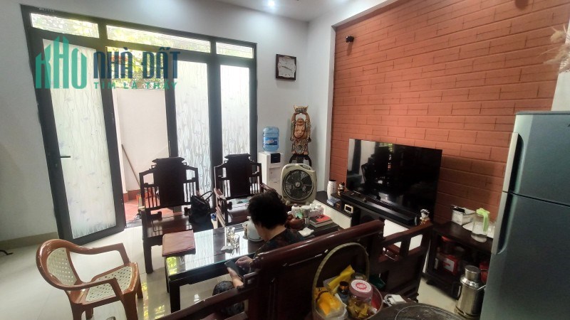 Bán nhà Ngọc Thụy,Long Biên 5 tầng ,42m2,nhà đẹp ,gần phố cổ giá nhỉnh 3 tỷ