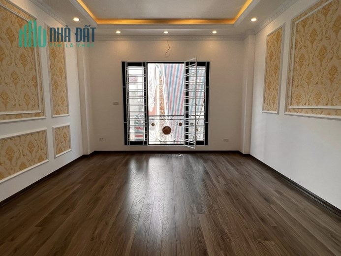 Bán nhà 65m2 phố Nghi Tàm, Tây Hồ Thang máy Nhập 6 ngủ 10m 2 Ô tô đua 6.2 Tỷ