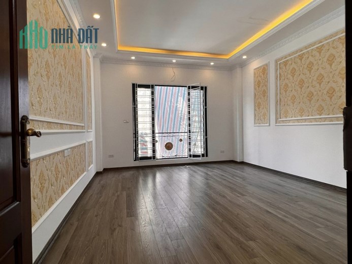 Bán nhà 61m2 phố Nghi Tàm, Tây Hồ Thang máy 6 phòng ngủ 10m Ô tô phi 6.1 Tỷ