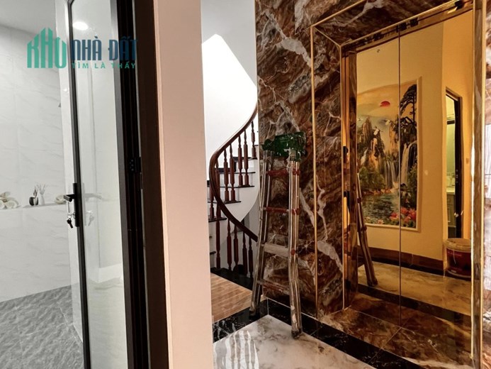 Bán nhà 64m2 phố Nghi Tàm, Tây Hồ Thang máy 6 tầng 10m 2 Ô tô phi 6.3 Tỷ