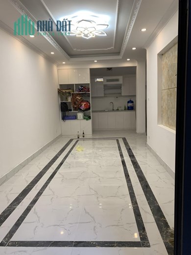 Bán nhà 61m2 phố Nghi Tàm, Tây Hồ Thang máy XỊN 6 phòng ngủ 10m 2 Ô tô phi 6.4 Tỷ