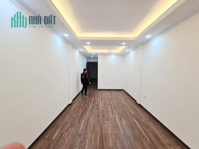 Bán nhà 61m2 phố Nghi Tàm, Tây Hồ Thang máy Nhập 6 ngủ 10m 2 Ô tô đua 6.2 Tỷ