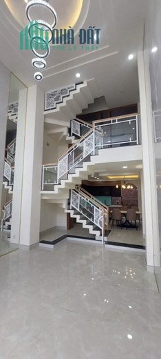 TUYỆT PHẨM AO ĐÔI 5 TẦNG PHONG CÁCH ĐẲNG CẤP - NỘI THẤT XỊN SÒ, TOÀN GỖ TỰ NHIÊN - NHỈNH 6 TỶ.