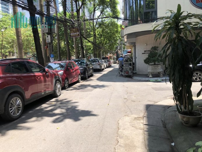 Ảo thật đấy! Nhà Phố Ngụy Như Kom Tum - kinh doanh-oto- 5t-hơn 8 tỷ?