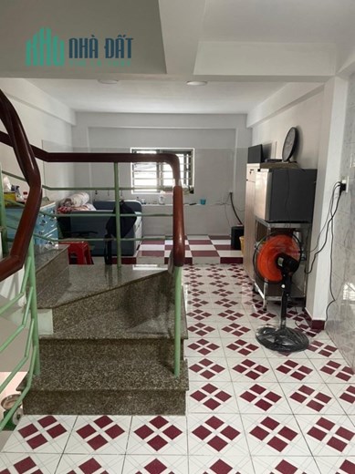 TRUNG TÂM QUẬN 10, CHDV, 4TẦNG 4PN HẺM XE TẢI CÁCH 10M. SÁT MẶT TIỀN-NHỈNH 5TỶ .