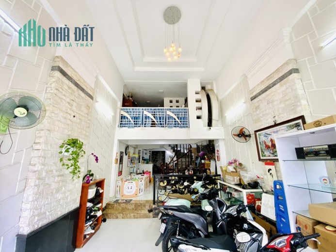 Bán nhà HXT Lê Quang Định, DT 4.6x15m. 5 tầng BTCT, hẻm 8 mét.