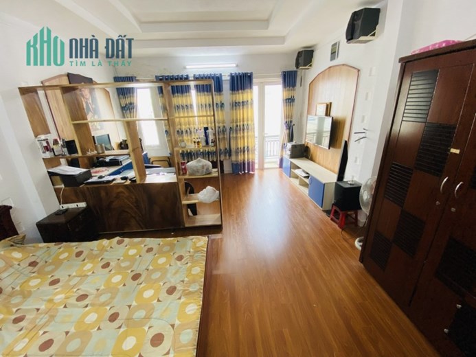 Bán nhà HXT Lê Quang Định, DT 4.6x15m. 5 tầng BTCT, hẻm 8 mét.