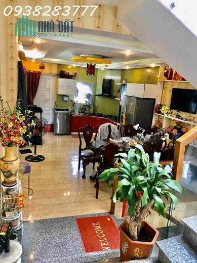 Cần bán nhà mặt tiền đường Nguyễn Hoàng ngay trung tâm thành phố giá rẻ hơn thị trường 500tr