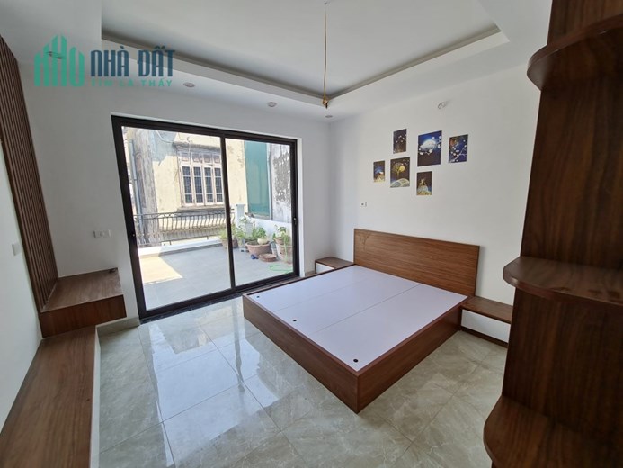 Bán GẤP! Nhà phố Ngọc Trì, full nội thất đẹp, ngõ ô tô, DT 63m2 x 3T, MT 4.3m, nhỉnh 5 tỷ