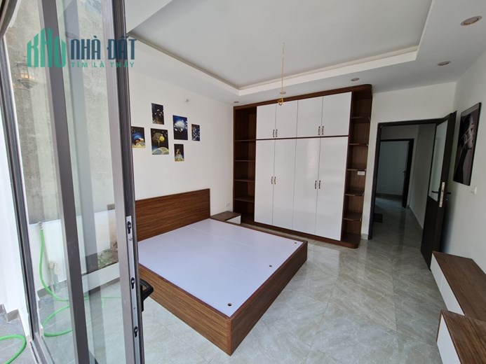 Bán GẤP! Nhà phố Ngọc Trì, full nội thất đẹp, ngõ ô tô, DT 63m2 x 3T, MT 4.3m, nhỉnh 5 tỷ