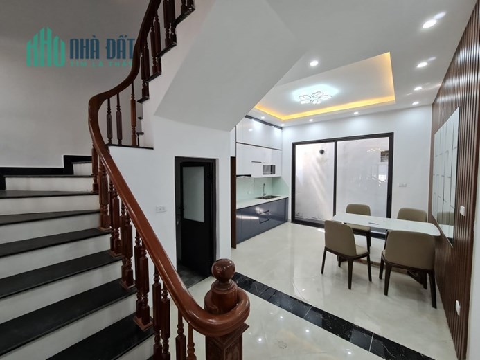 Bán GẤP! Nhà phố Ngọc Trì, full nội thất đẹp, ngõ ô tô, DT 63m2 x 3T, MT 4.3m, nhỉnh 5 tỷ