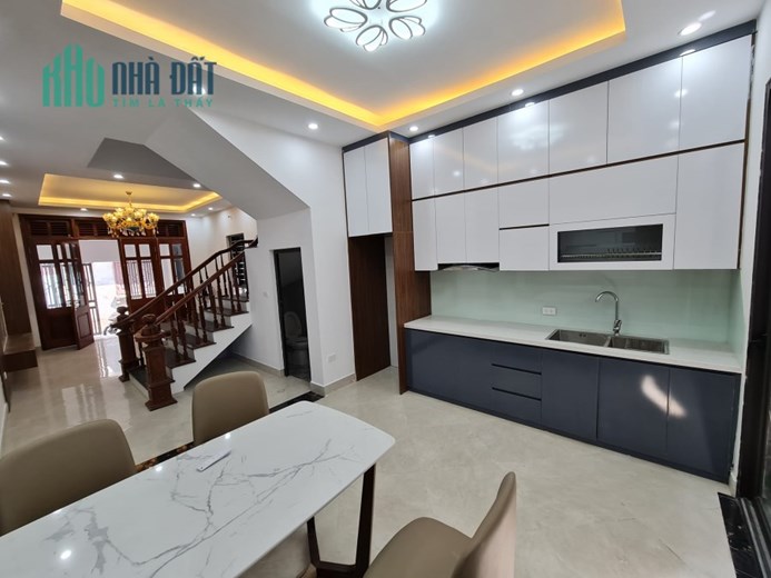 Bán GẤP! Nhà phố Ngọc Trì, full nội thất đẹp, ngõ ô tô, DT 63m2 x 3T, MT 4.3m, nhỉnh 5 tỷ