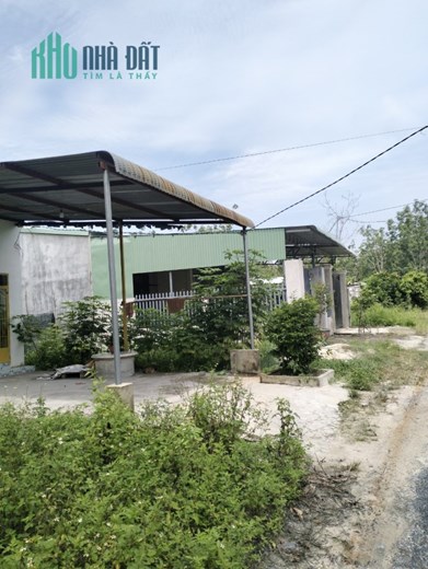 Tôi cần tiền bán gấp miếng đất mặt tiền đường giá 300 triệu