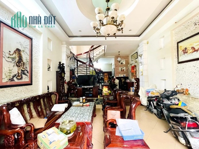 NHÀ 6 X 16, SÁT MẶT TIỀN, NHÀ THIẾT KẾ NỘI THẤT GỖ ĐẸP