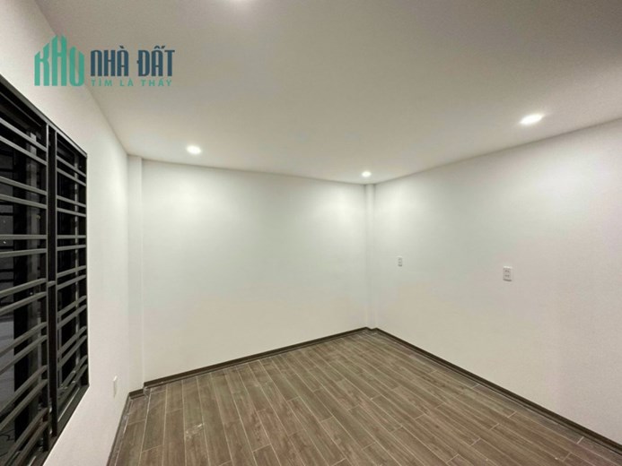 Bán nhà lô góc ngõ 411 Thiên Lôi gần AEON, 4 tầng mới tinh GIÁ 2.85 tỉ