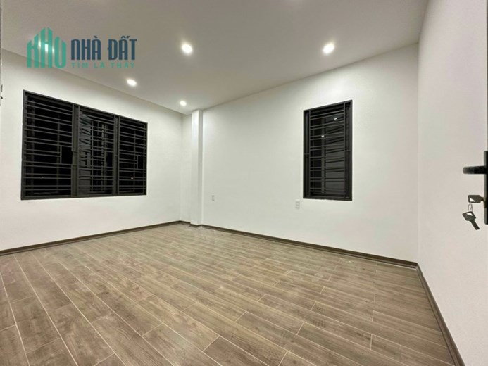 Bán nhà lô góc ngõ 411 Thiên Lôi gần AEON, 4 tầng mới tinh GIÁ 2.85 tỉ