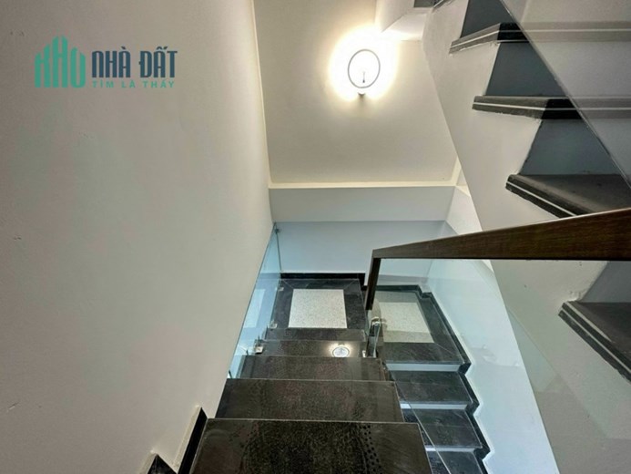 Bán nhà lô góc ngõ 411 Thiên Lôi gần AEON, 4 tầng mới tinh GIÁ 2.85 tỉ