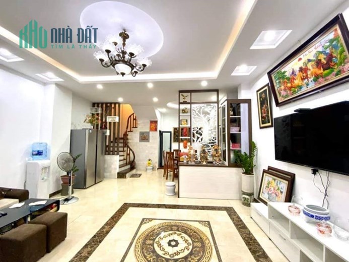 Chính Chủ cần bán gấp! Phố Khương Đình, diện tích 39.7m2; xây 5 tầng; mặt tiền 4m5; giá 4tỷ1!