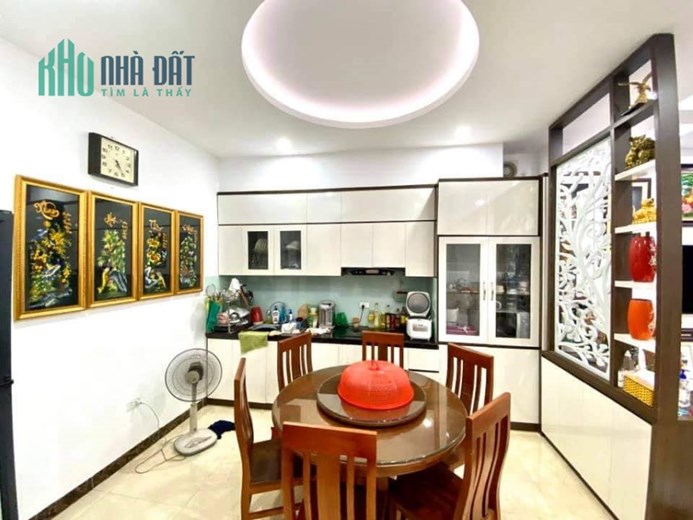 Chính Chủ cần bán gấp! Phố Khương Đình, diện tích 39.7m2; xây 5 tầng; mặt tiền 4m5; giá 4tỷ1!