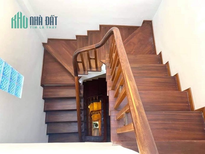 Chính Chủ cần bán gấp! Phố Khương Đình, diện tích 39.7m2; xây 5 tầng; mặt tiền 4m5; giá 4tỷ1!