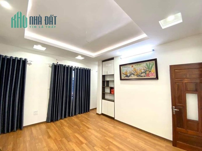 Chính Chủ cần bán gấp! Phố Khương Đình, diện tích 39.7m2; xây 5 tầng; mặt tiền 4m5; giá 4tỷ1!
